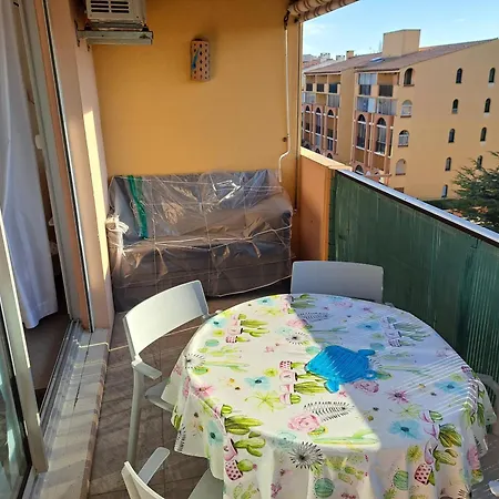 Alhambra, Pour 4 Personnes Avec Parking, Piscine, Clim Apartament Agde
