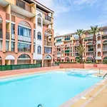 Alhambra, Pour 4 Personnes Avec Parking, Piscine, Clim