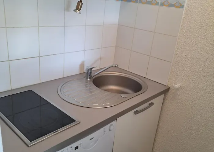 Apartment Alhambra, Pour 4 Personnes Avec Parking, Piscine, Clim